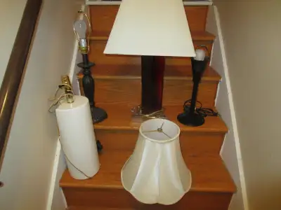 lampe vintage ou base avec ampoule inclus !! 20 $ CH, View more