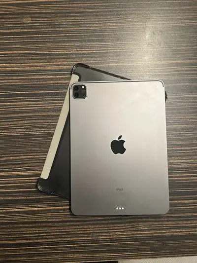 iPad Pro 3ème génération (11-pouce) + 2 crayons Apple, View more