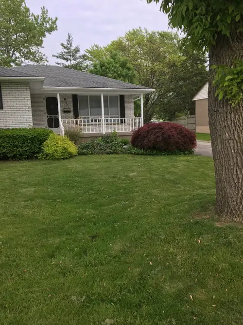 This very spacious one bedroom basement apartment is conveniently located in desirable North Welland...