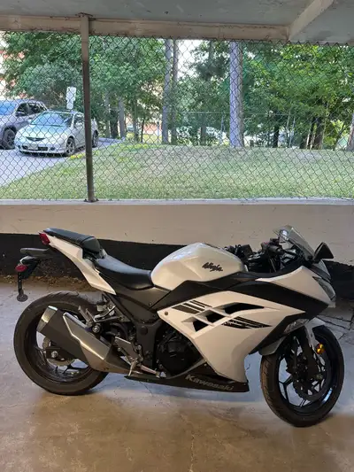 Up for sale is my well maintained 2017 Kawasaki Ninja 300, its in perfect condition and is an excell...
