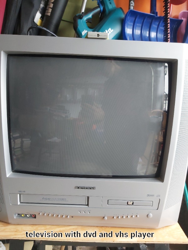 Vintage 20" Electrohome CRT TV with VHS DVD Player TVs London Kijiji