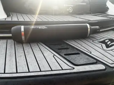 Screaming eagle slip on exhaust with carbon fiber tips. 4 1/2”, only had on bike for 1,000km. Not th...