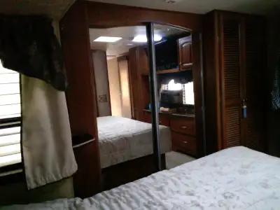 Magnifique Fifth Wheel de luxe, installer au camping de la Joie, avec cuisine full stanless, télé 43...