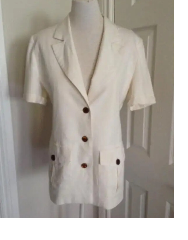 Women BEECHERS BROOK Dress Blazer Short sleeves Suit Size 8 in Women's - Tops & Outerwear in Markham / York Region