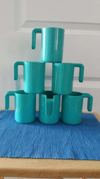 New-- 6 Lightweight Plastic 12 oz Mugs -- Yorkton