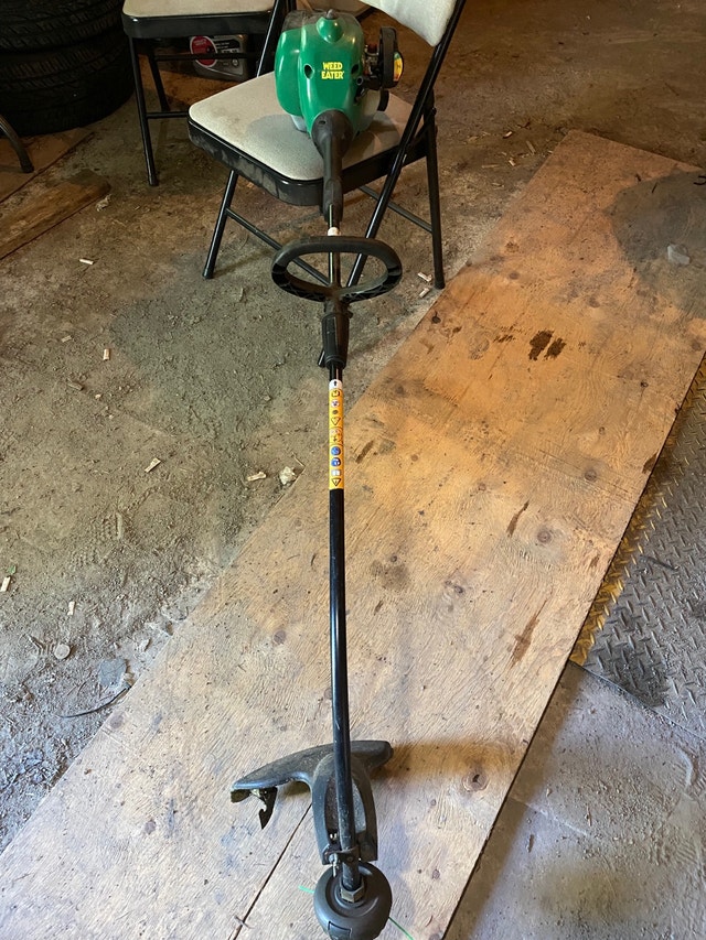 Weed Eater 25cc Curved Shaft 2Cycle Gas String Trimmer, W25CBK