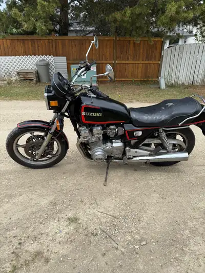 81 Suzuki GS1100, runs good, everything works, new battery. Ride it home.