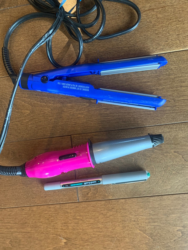 Mini travel set of 2 (curler and straightener) in Other in Calgary - Image 2