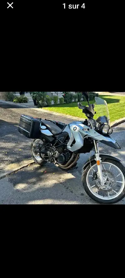 800 cc avec sacoches neuves pipe Yoshimura et d'origine huile neuve pneus changé freins refait seal...