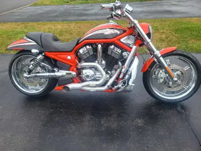 Selling a Rare 2006 CVO Screamin Eagle V-Rod that has been restored to new condition . Many accessor...
