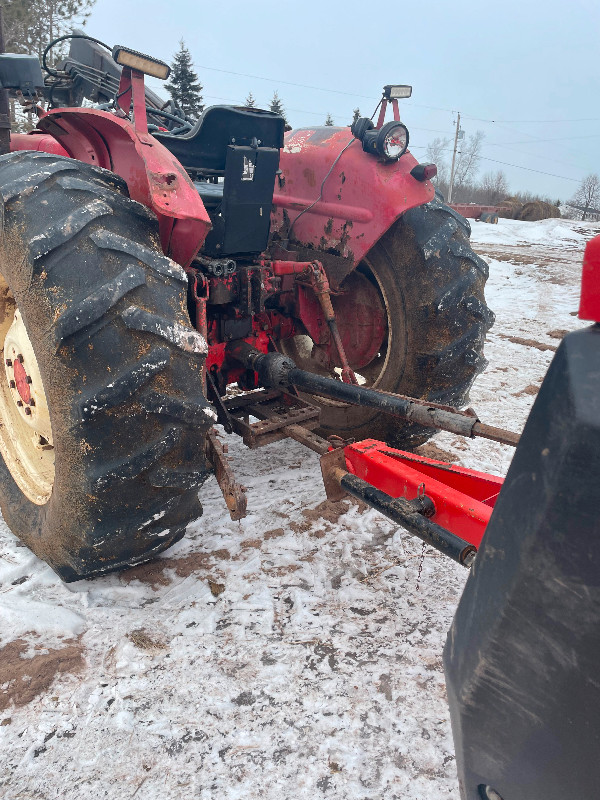 4wd drive loader tractor for sale. in Farming Equipment in Moncton - Image 4
