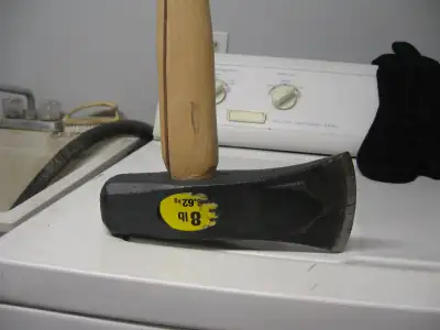 8 lb SPLITTING AXE HEAD / CRACKED HANDLE - in NEWCASTLE, View more