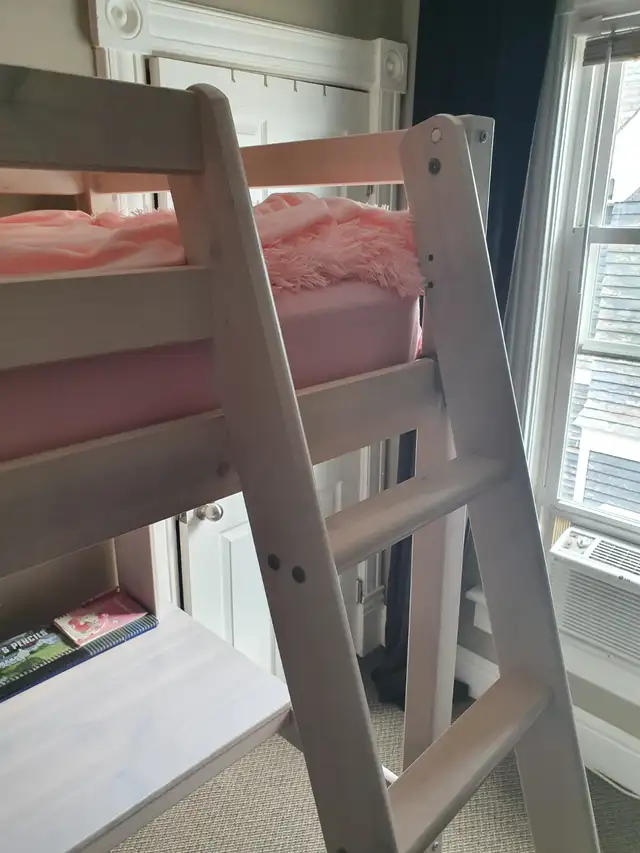 Loft bed with spacious desk Flexa4Dreams. in Beds & Mattresses in Sarnia - Image 9