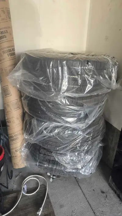 Michelin All Season Tires with Rims – 225/60 R17 Selling a set of 4 Michelin all season, only used f...