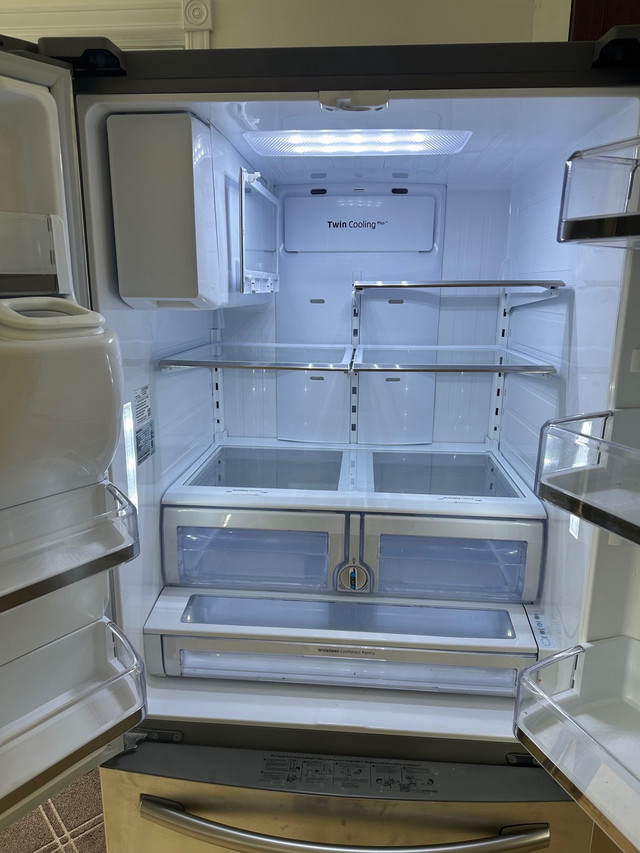Réfrigérateur Samsung  dans Réfrigérateurs  à Lac-Saint-Jean - Image 2