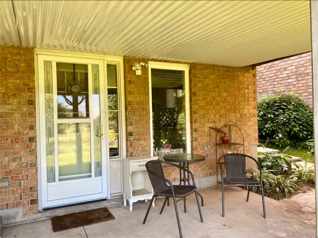 ALL INCLUSIVE: Bright 1- bed walk-out apt on conservation 63849107643267121