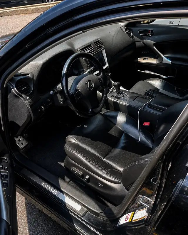 Lexus is350 559287597868011521