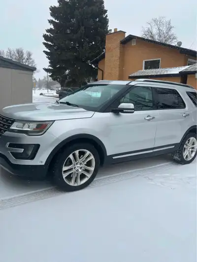 Amazing Ford Explorer Small crack on the windscreen doesn’t affect driving. Lots of features Paralle...