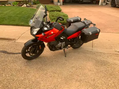 DL 650 V-Strom Adventure motorcycle , w/ABS brakes, new tires, new battery, removable hard case sadd...