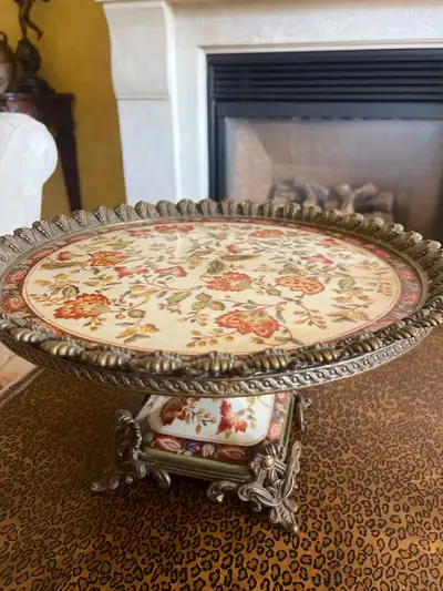 WONG LEE WL 1895 PORCELAIN AND BRONZE ORMOLU TABLE CENTREPIECE, View more