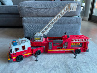 Big Fire truck with extendable ladder and accessories