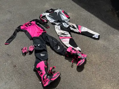 Dirt bike gear for woman, -Medium fly pink jersey -3/4 size fly pants -large Thor jersey -11/12 size...