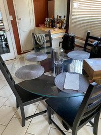 Dining table round and chairs 