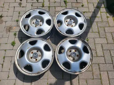 Set of four OEM 17 Inch Honda steel rims only. Great condition. Bolt pattern is 5 X 114. Asking $150