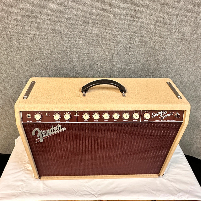 Fender Super Sonic 22 Blonde Combo 1 x 12 Speaker in Amps & Pedals in Winnipeg - Image 3