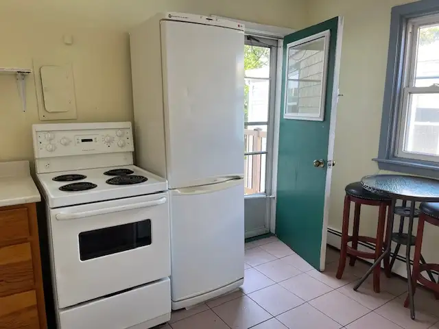 COZY, BRIGHT 2 BEDROOM on Windsor Street in Long Term Rentals in City of Halifax - Image 15