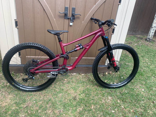 Mint Condition 2022 Specialized  Status 140 in Mountain in Edmonton