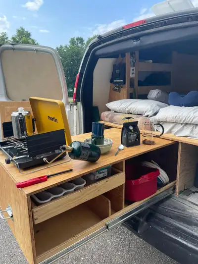 Van prêt pour l’aventure, idéal pour un couple ! Chevrolet Express 2008 2500 168 000 km Moteur à ess...