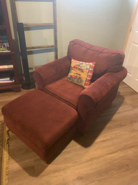 Single chair with ottoman 