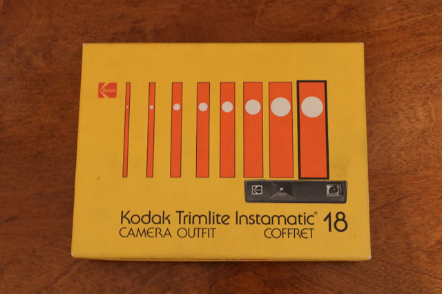 Vintage Kodak Trimlite Instamatic 18, 110 Film Camera w/ Film in Cameras & Camcorders in City of Toronto - Image 2