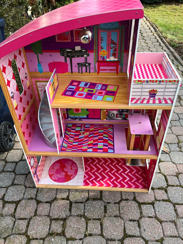 Barbie “glam” house in Toys & Games in City of Toronto