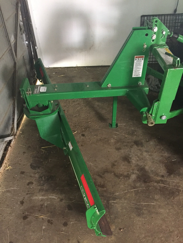 John Deere tractor - 3033r & Attachments in Farming Equipment in Edmonton - Image 2