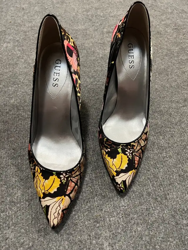 Size 8 Boots and 8.5 Heels in Women's - Shoes in Edmonton - Image 4