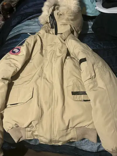 Woman’s Canada Goose Jacket size Medium, View more