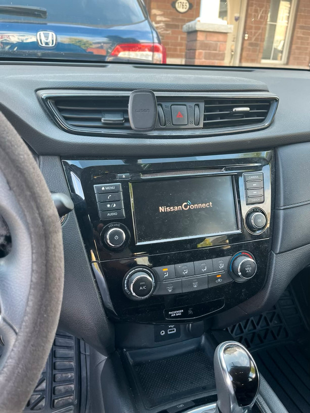 Nissan Rogue 2018 with safety report and carfax available in Cars & Trucks in Oakville / Halton Region - Image 3