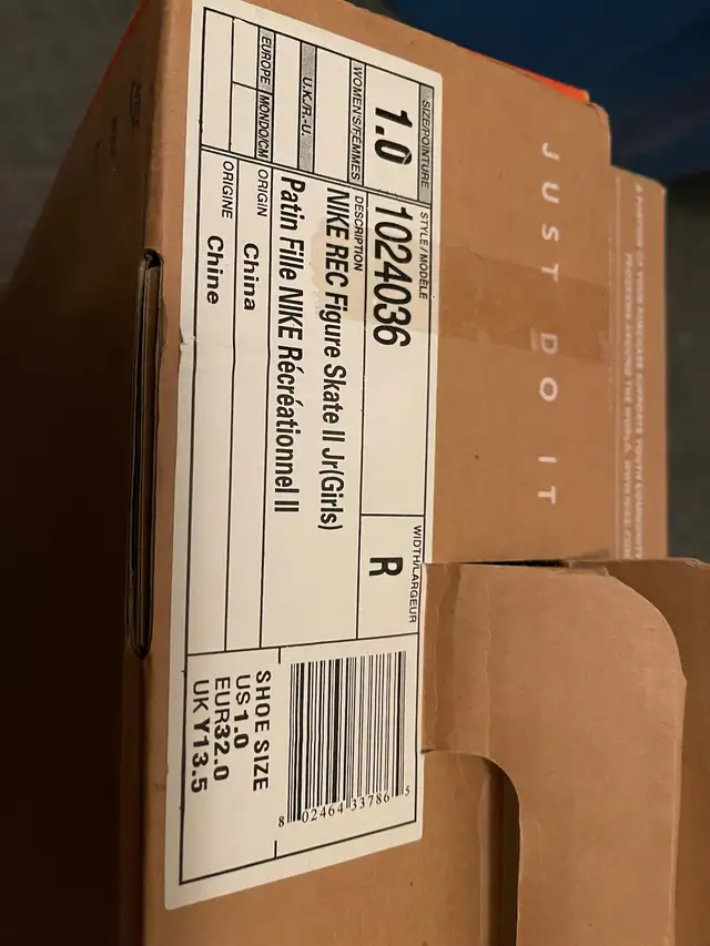 Price reduced! Nike Figure Skates II Jr - Size 1 in Skates & Blades in Markham / York Region - Image 5