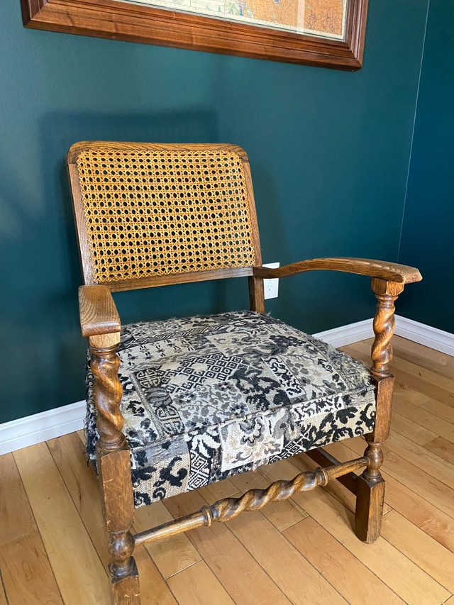 Antique Oak Barley Twist Chair in Chairs & Recliners in Edmonton