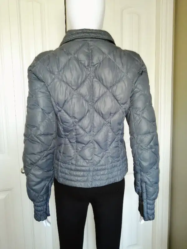 Tommy Hilfiger Women size small quilted puffer winter jacket EUC in Women's - Tops & Outerwear in Edmonton - Image 3