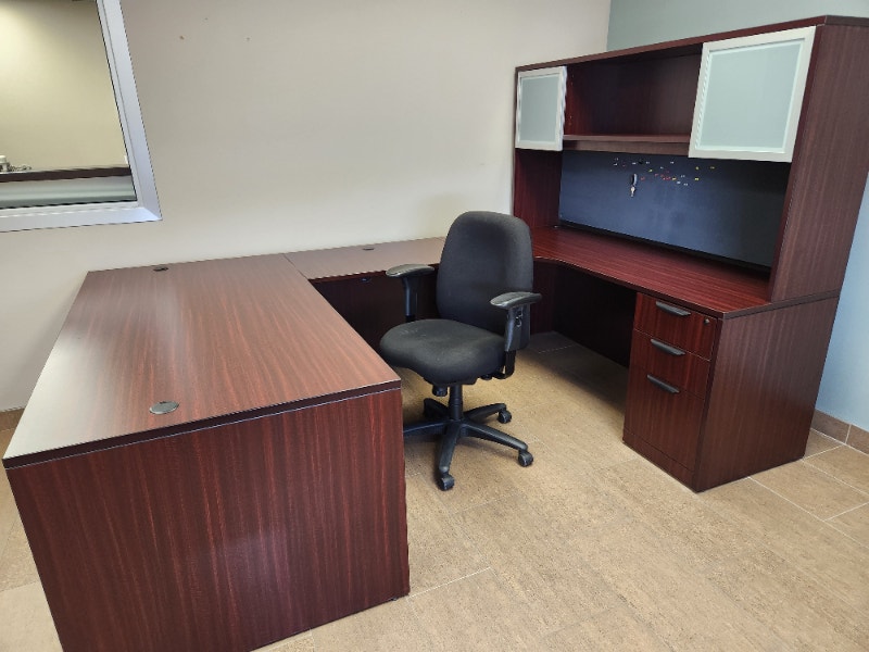 U shaped office desk with chair Desks Edmonton Kijiji