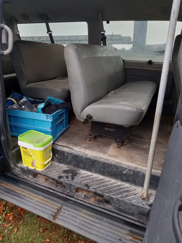 2006 Ford E350 van 151000 klms591903170096670725