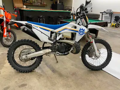 2023 Husqvarna TE 300 Heritage addition only 23 hours on. Great condition and well looked after. Reg...