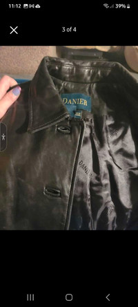 Danier Leather Coat xs never worn