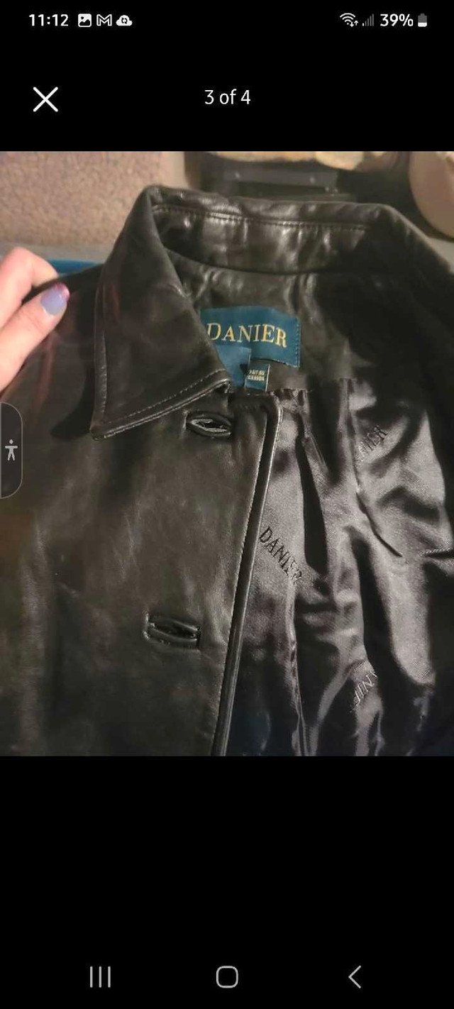 Danier Leather Coat xs never worn in Women's - Tops & Outerwear in Hamilton