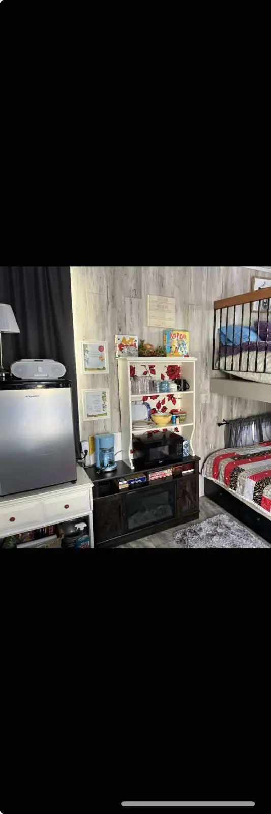 Off grid cabin rental 10 mins from StAlbert. 5 acres, private. in Alberta in Canada - Image 5