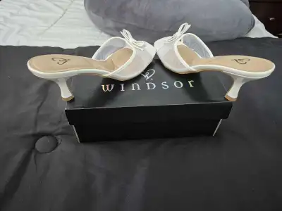 Women's size 7.5 Winsdor Sandals BRAND NEW!! NEVER USED!! $35 Women's size 7.5 Le Chateau Dress Sand...
