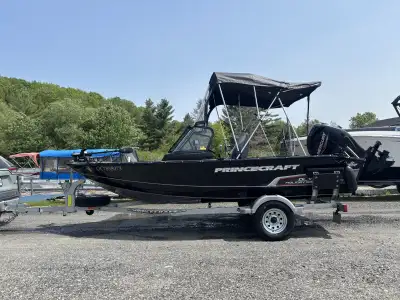 Bateaux livré le 27 juillet 2021 Moteur Mercury 60 hp. Environ 125 heures d’utilisation. ( rapport d...